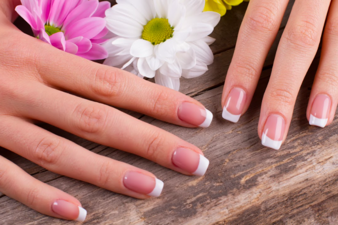 FRENCH MANICURE SEMIPERMANENTE COME REALIZZARLA